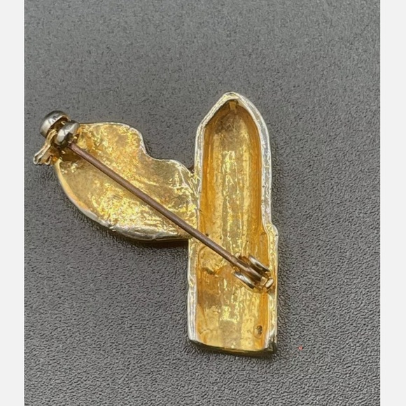 Vintage Red Enamel & Gold Tone Rhinestone Lips & Lipstick Statement Brooch Pin - Picture 4 of 5